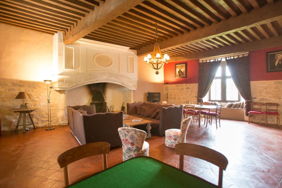 Chateau De Pleneselve Bon-Encontre Luaran gambar