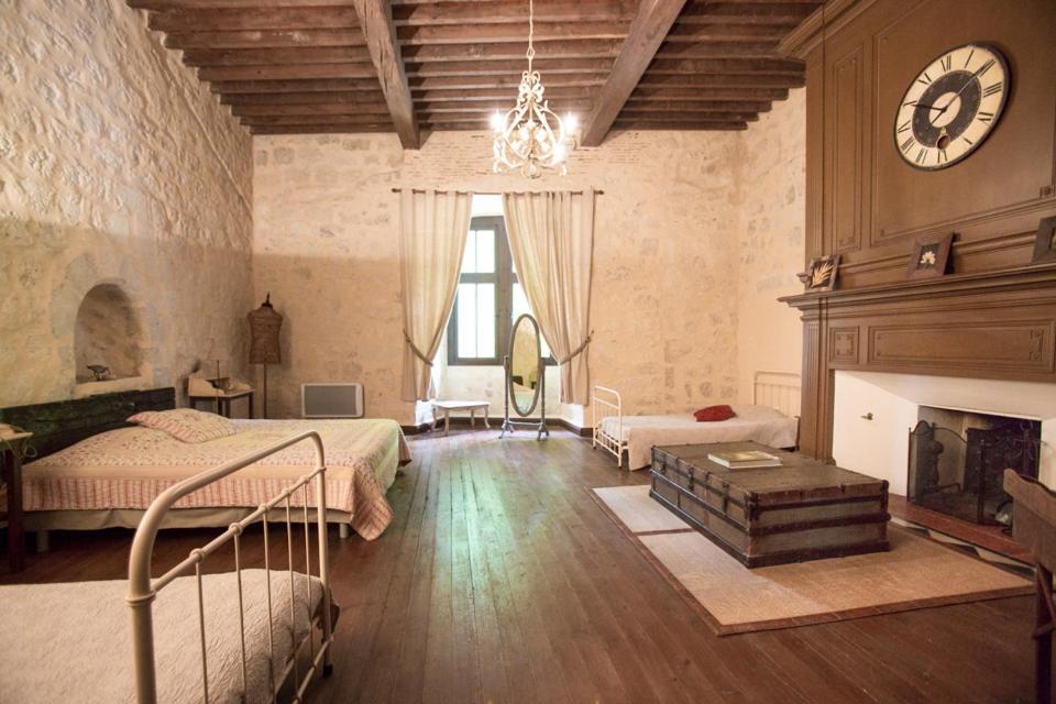 Chateau De Pleneselve Bon-Encontre Luaran gambar